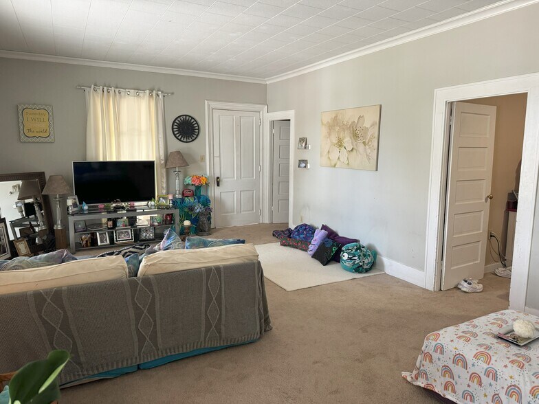 More Photos Of 1N279 Lafox Rd, Lafox General Retail For Sale