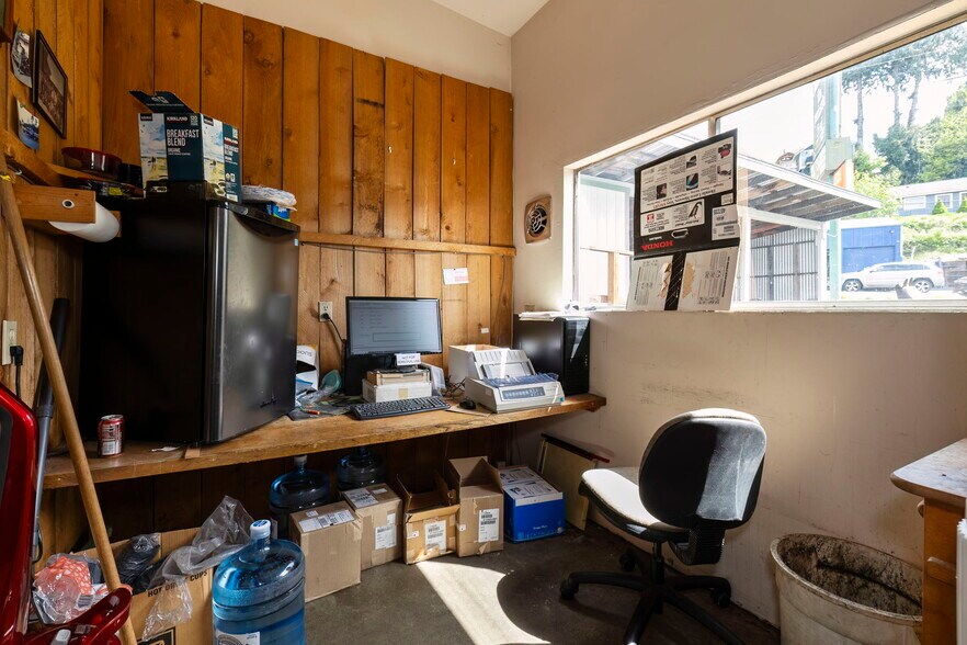 More Photos Of 901 Bay St, Port Orchard Storefront For Sale