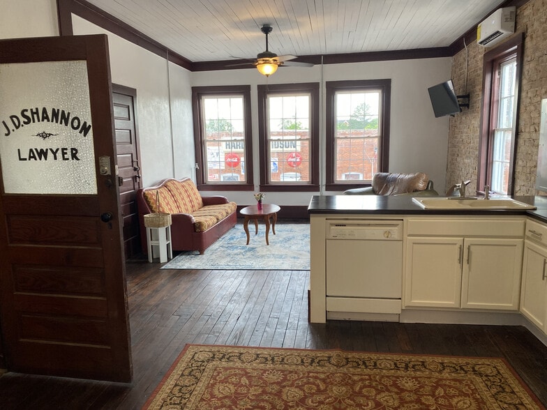 More Photos Of 36 Church St N, Jeffersonville Light Manufacturing For Sale
