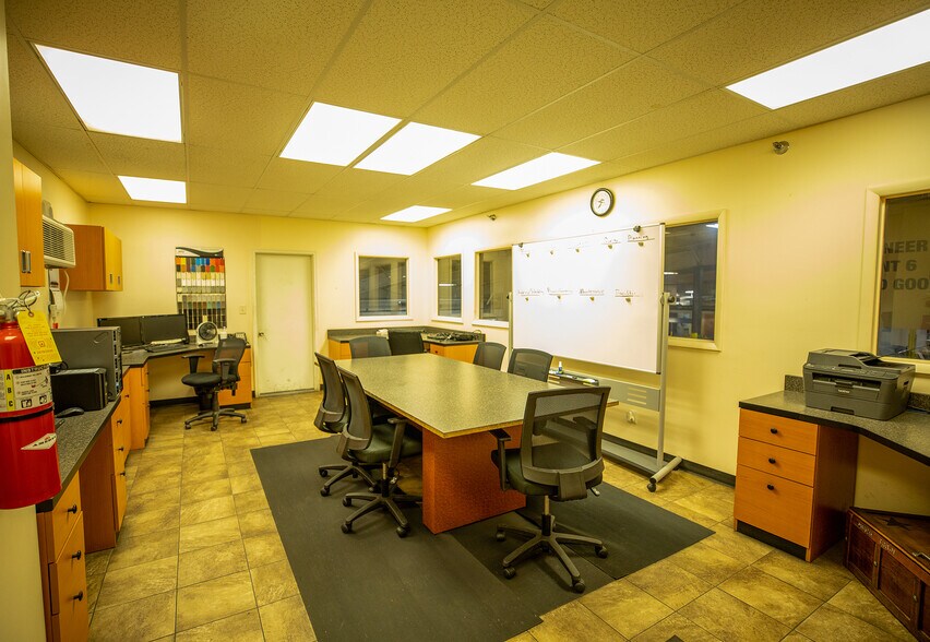 More Photos Of 2200 Empire Ave, Benton Harbor Warehouse For Lease