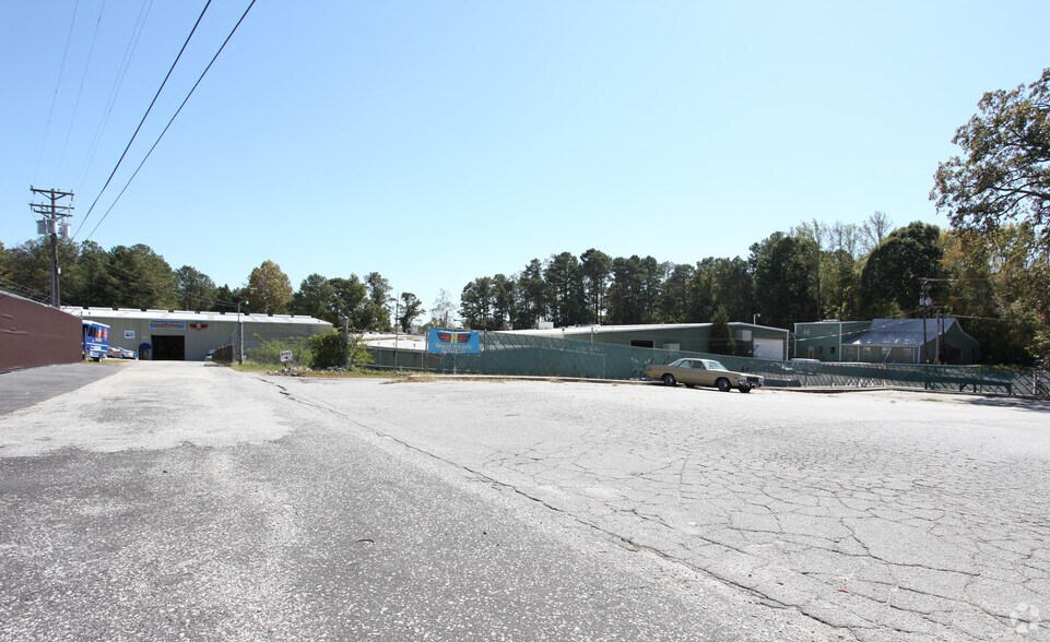 More Photos Of 3864-3870 Centerville Hwy, Snellville Warehouse For Lease