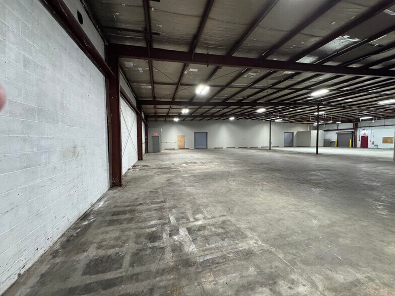 More Photos Of 205 Brick Kiln Rd, Winchester Warehouse For Lease