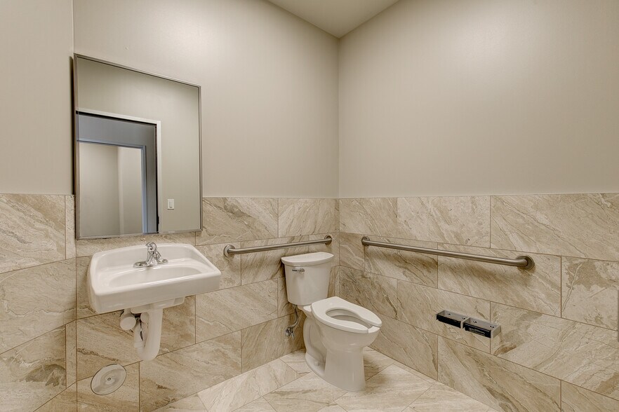 More Photos Of 9545 N Beach St, Fort Worth Medical For Lease