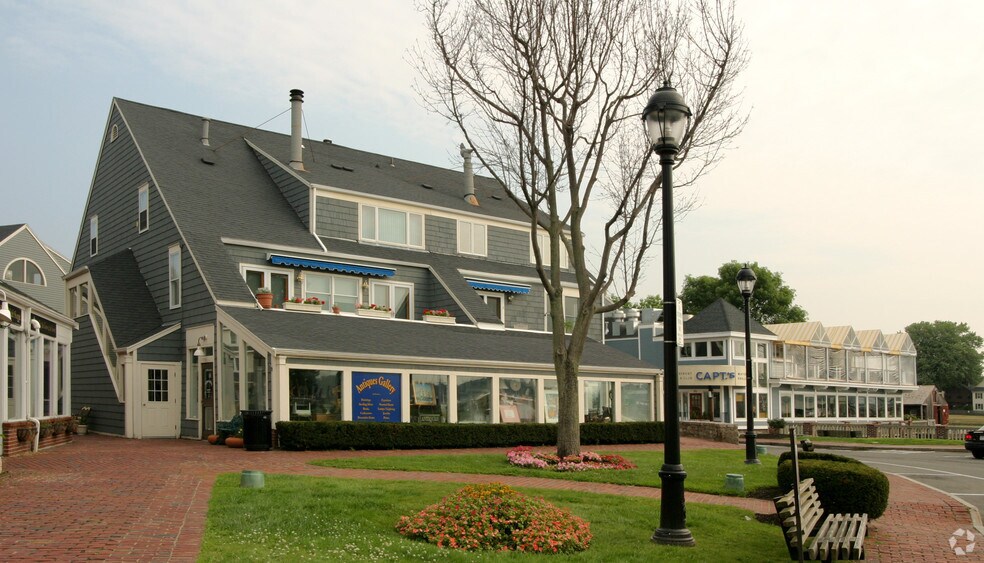 More Photos Of 70-102 Wharf St, Salem Apartments For Lease