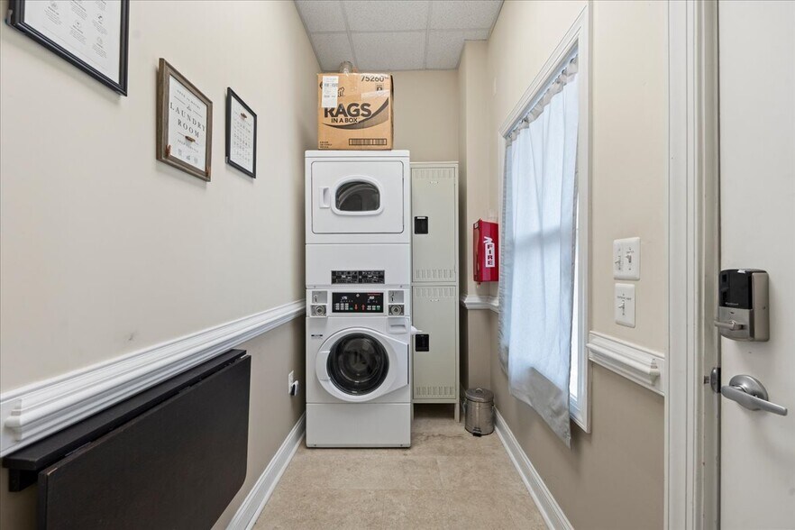 More Photos Of 1911 Dixon St, Fredericksburg Freestanding For Sale