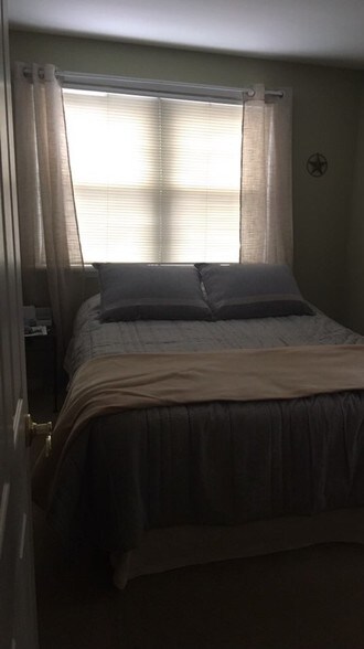 More Photos Of 1808-1810 Mount Holly Rd, Burlington Flex For Sale