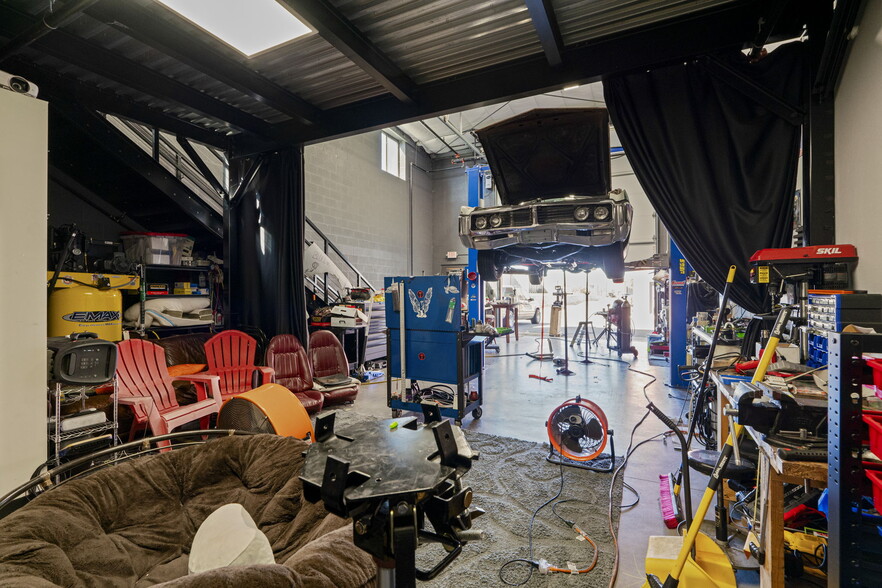 More Photos Of 2100 Double Creek Dr, Round Rock Warehouse For Sale