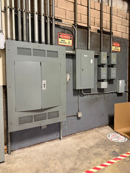More Photos Of 2020 Highland Ave, Bethlehem Distribution For Lease
