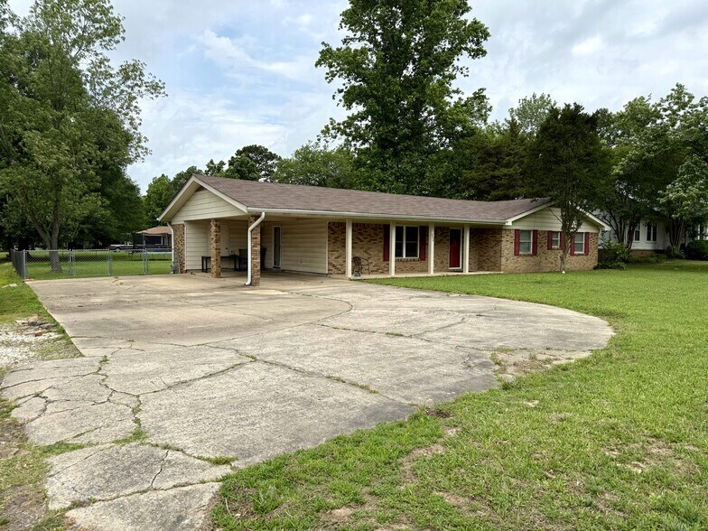 More Photos Of 608 S Pine St, Cabot Flex For Sale