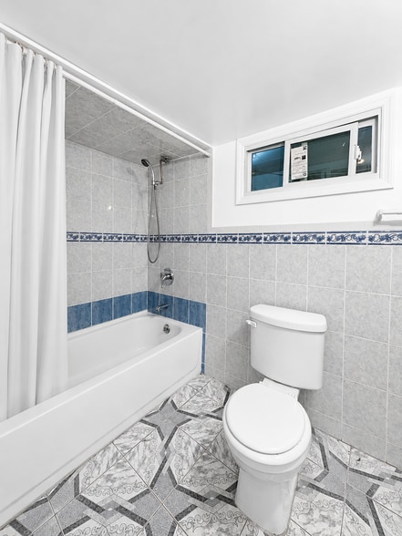 More Photos Of 9625 95th Ave, Ozone Park Flex For Sale