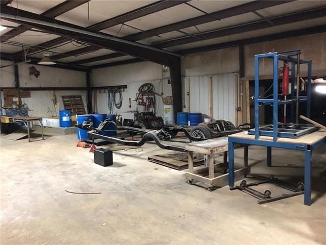 More Photos Of 948 Linnco Dr, La Cygne Warehouse For Sale