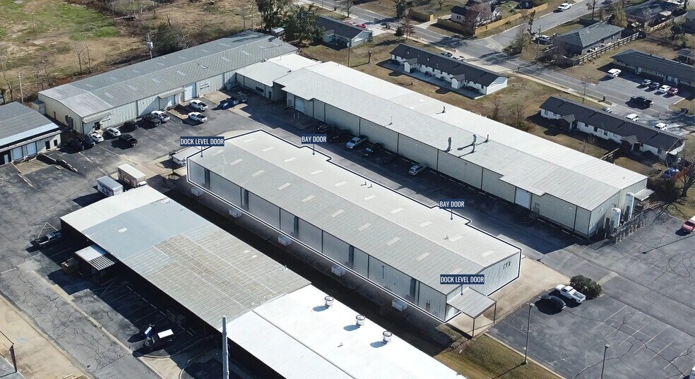 More Photos Of 551 N 13th St, Rogers Warehouse For Lease