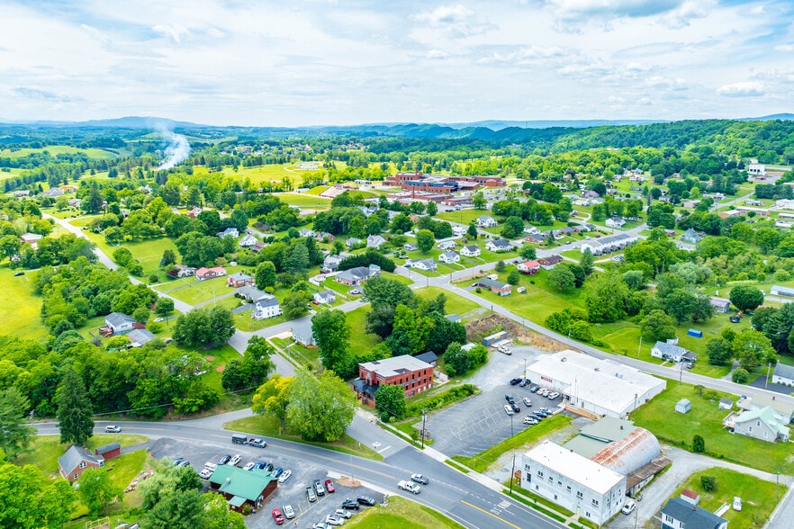More Photos Of 1340 W Main St, Wytheville Loft Creative Space For Sale