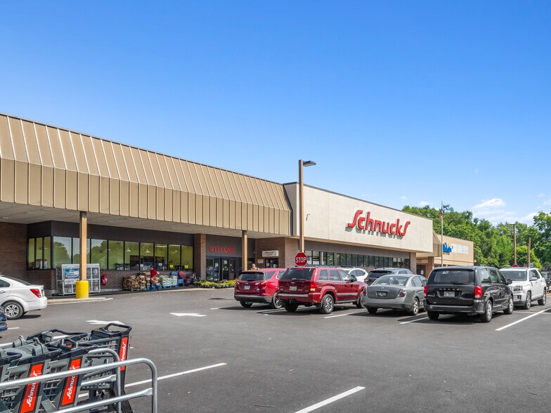 More Photos Of 1001 Court St, Pekin General Retail For Sale