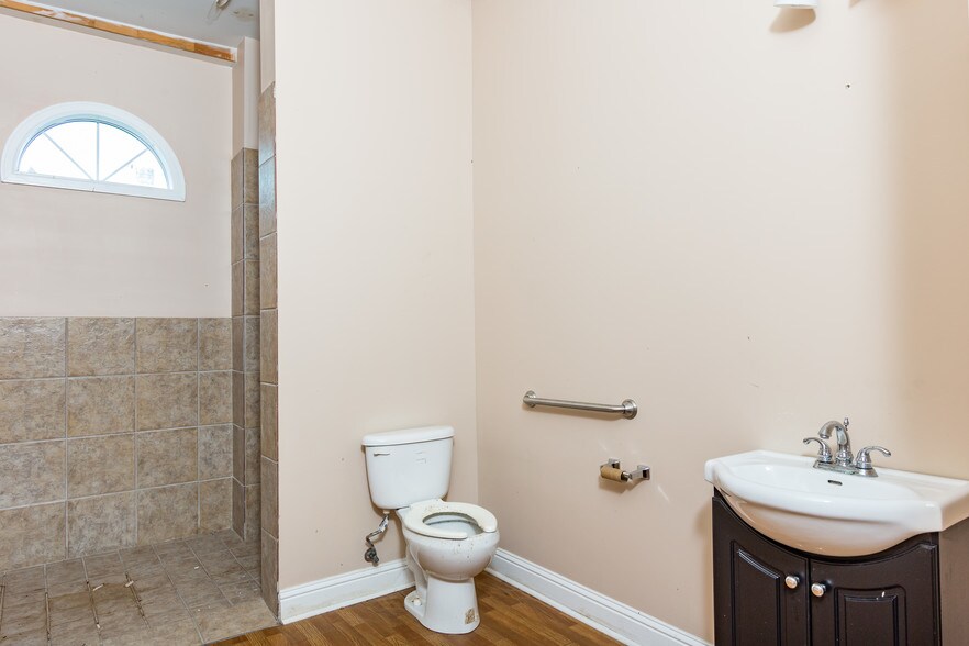 More Photos Of 102 S Main St, Wetumpka Storefront Retail Residential For Sale