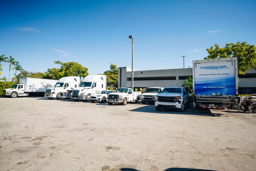 More Photos Of 7865 NW 46th St, Doral Warehouse For Lease