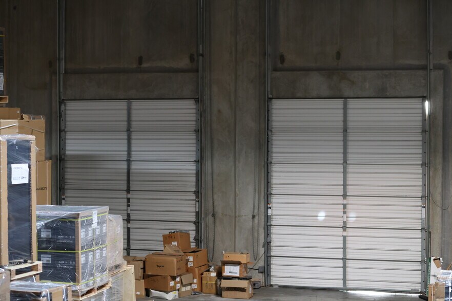 More Photos Of 15823 W Monte St, Sylmar Distribution For Lease