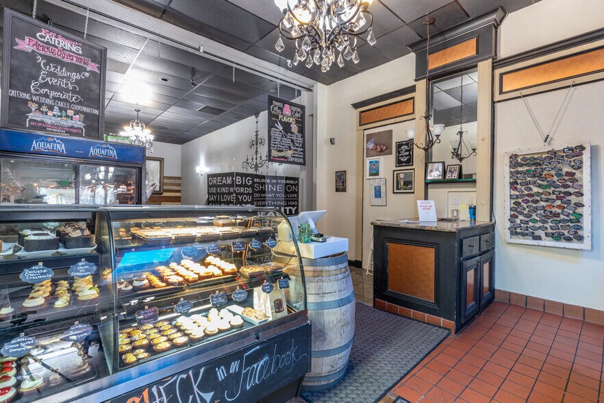 More Photos Of 835-837 Texas St, Fairfield Storefront For Lease