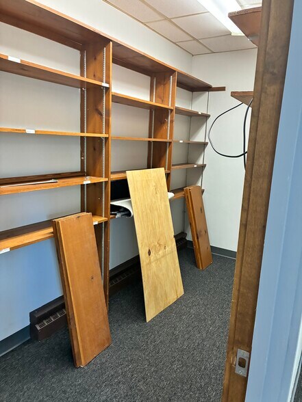 More Photos Of 4011 W Capitol Dr, Milwaukee Office For Lease
