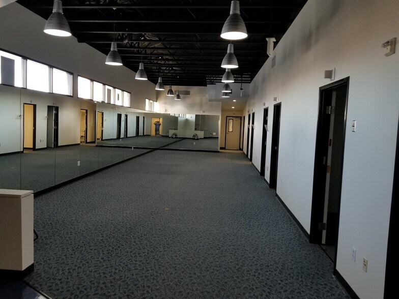 More Photos Of 2040-2068 Pacific Coast Hwy, Lomita Unknown For Lease