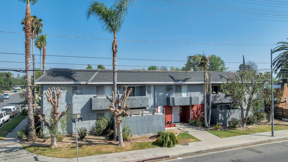 Primary Photo Of 13825 Vanowen St, Van Nuys Apartments For Sale