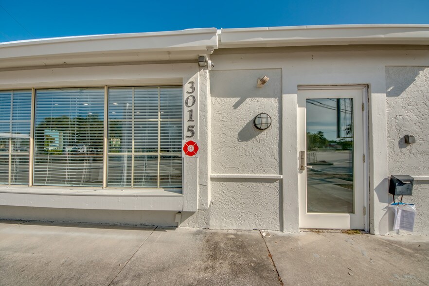 More Photos Of 3015 Tamiami Trl E, Naples Storefront Retail Office For Sale