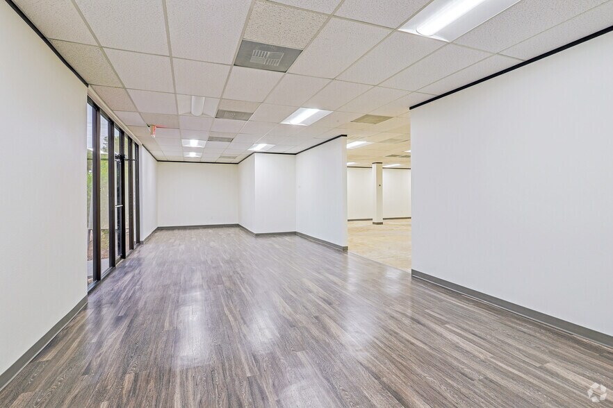 More Photos Of 5555 N Lamar Blvd, Austin Unknown For Lease