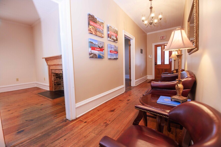 More Photos Of 106 N Alexander Ave, Washington Office For Sale