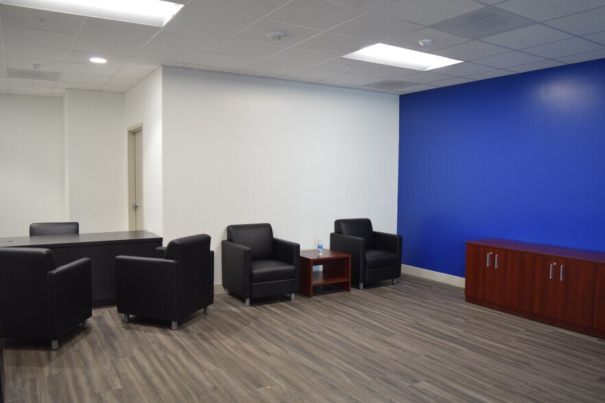 More Photos Of 1280 US Highway 41 Byp S, Venice Auto Dealership For Sale