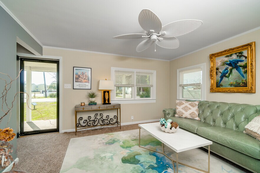 More Photos Of 1113 Lennoxville Rd, Beaufort Loft Creative Space For Sale