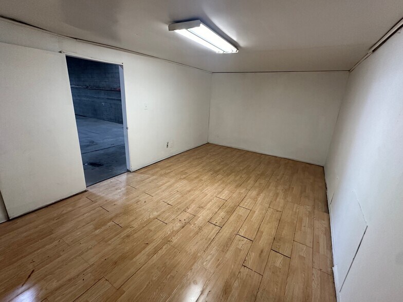 More Photos Of 1548 Cline ave, Gary Distribution For Lease