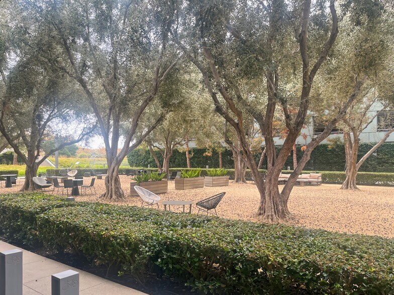 More Photos Of 2445 Augustine Dr, Santa Clara Office For Lease