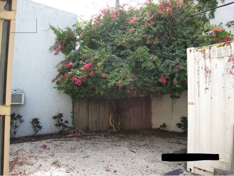 More Photos Of 5836 Rodman St, Hollywood Warehouse For Sale
