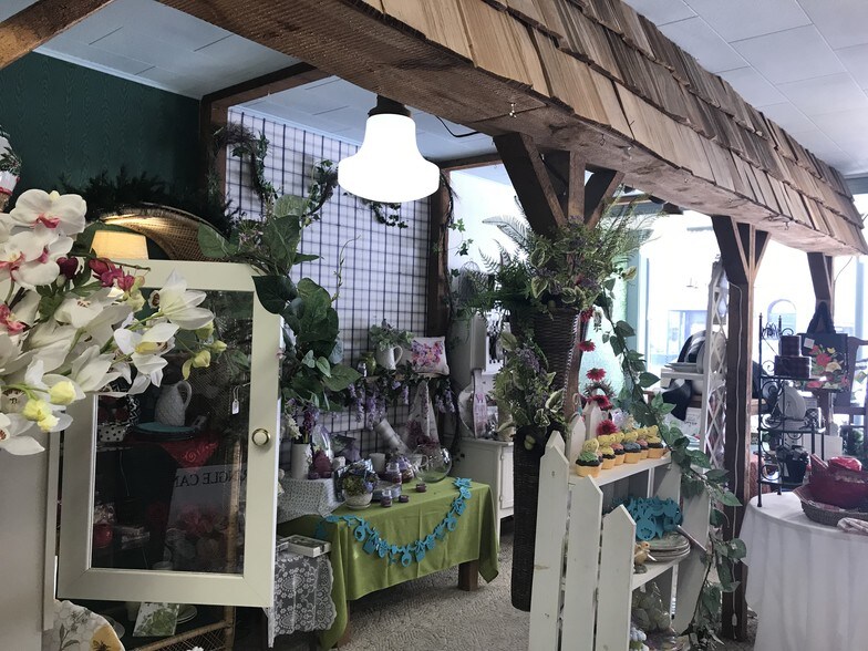 More Photos Of 19 W Main St, Vermillion General Retail For Sale