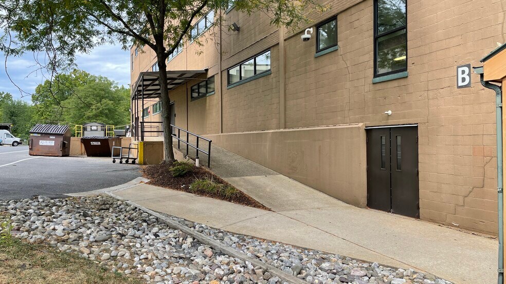 More Photos Of Edgewood Avenue, Easton Office For Lease