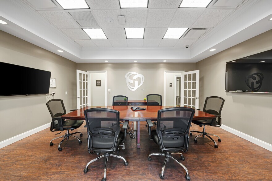 More Photos Of 17411 Bridge Hill Ct, Tampa Loft Creative Space For Sale