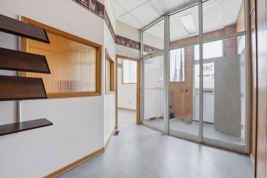 More Photos Of 29 Jarvis St, Fort Erie Office For Sale