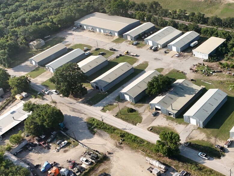 More Photos Of 222 Valley Ln, Kennedale Unknown For Lease