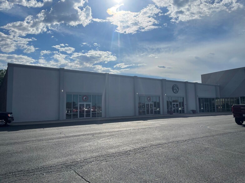 More Photos Of 6063-6091 Broadway, Merrillville General Retail For Lease