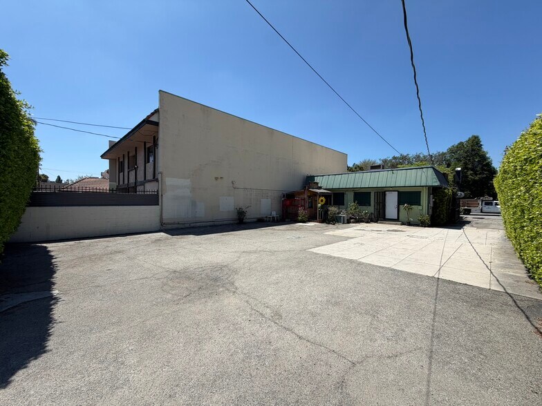 More Photos Of 480 S Rosemead Blvd, Pasadena Office For Sale