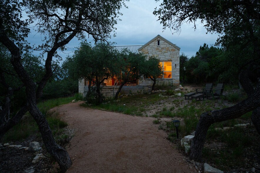 More Photos Of 7400 McGregor Ln, Dripping Springs Hotel For Sale