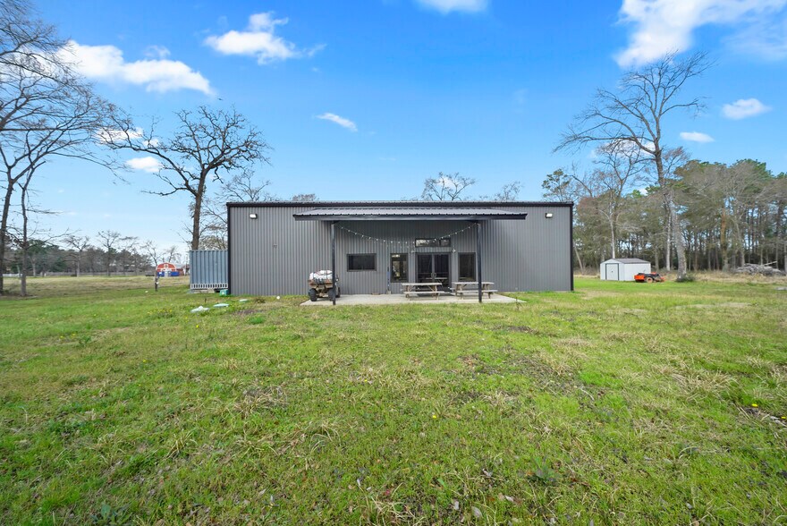 More Photos Of 12726 Moon Rd, Willis Loft Creative Space For Lease