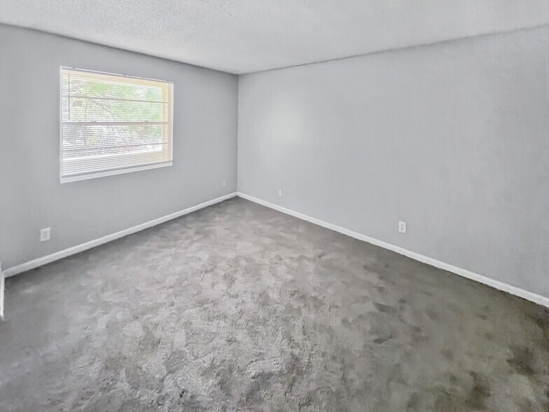 More Photos Of 609 Golden Raintree Pl, Brandon Apartments For Sale