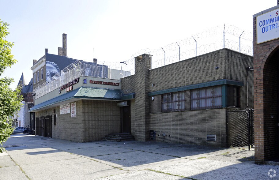 More Photos Of 194 Clinton Ave, Newark Office For Sale
