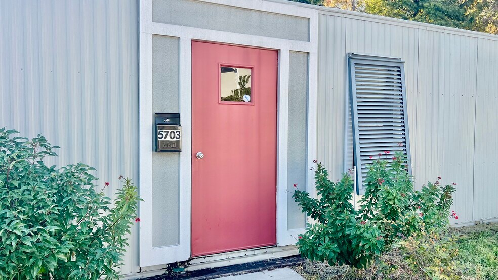More Photos Of 5703 S Macdill Ave, Tampa Coworking Space