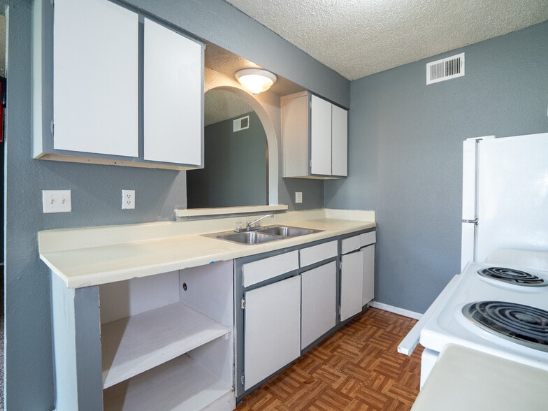 More Photos Of 5924 NW 10th St, Oklahoma City Apartments For Sale