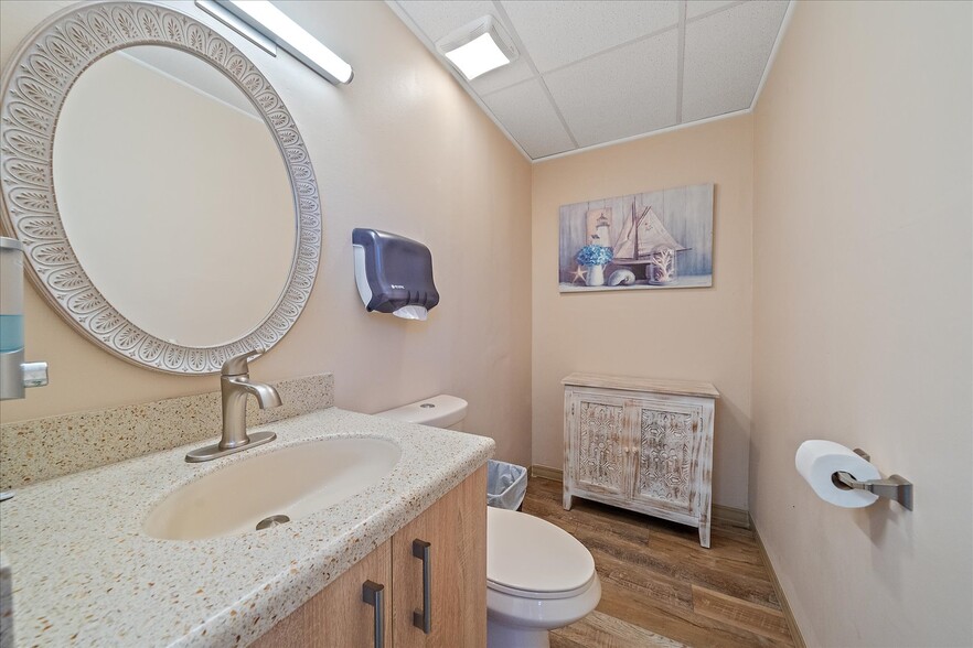 More Photos Of 1872 Tamiami Trl S, Venice Office For Sale