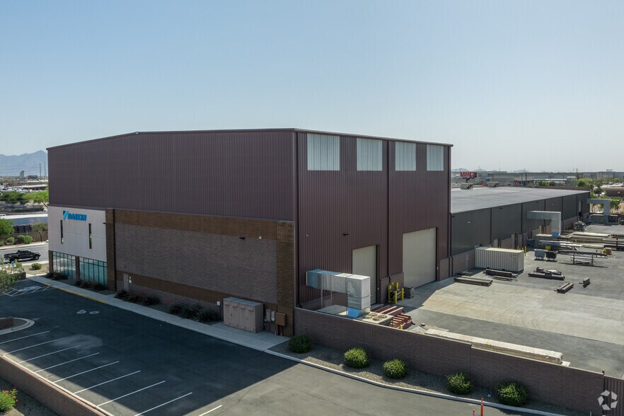 More Photos Of 4940 W Lower Buckeye Rd, Phoenix Manufacturing For Lease