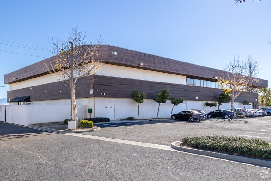 More Photos Of 1690 Universe Cir, Oxnard Medical For Sale