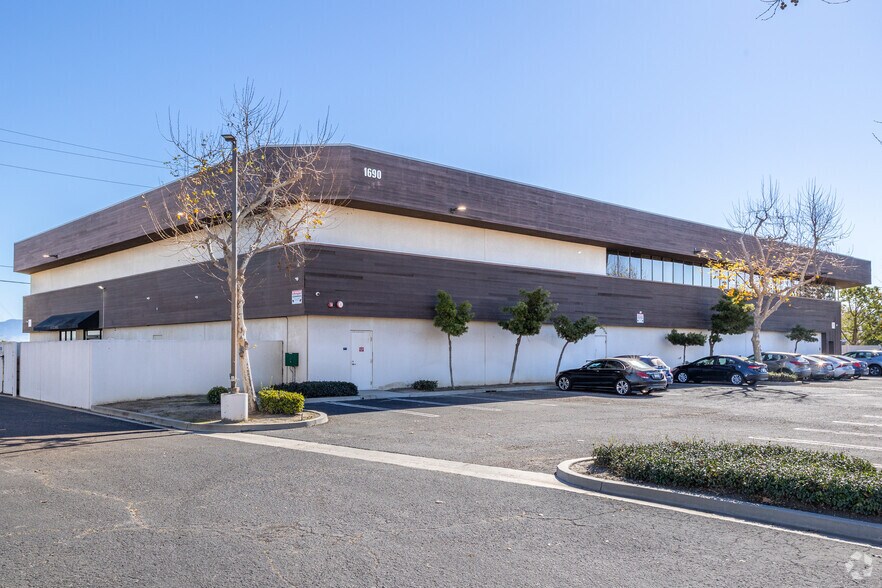 More Photos Of 1690 Universe Cir, Oxnard Medical For Sale